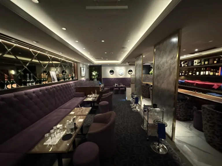 フォルトゥナの店内
