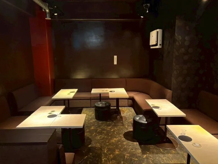 三鷹 アークの店内