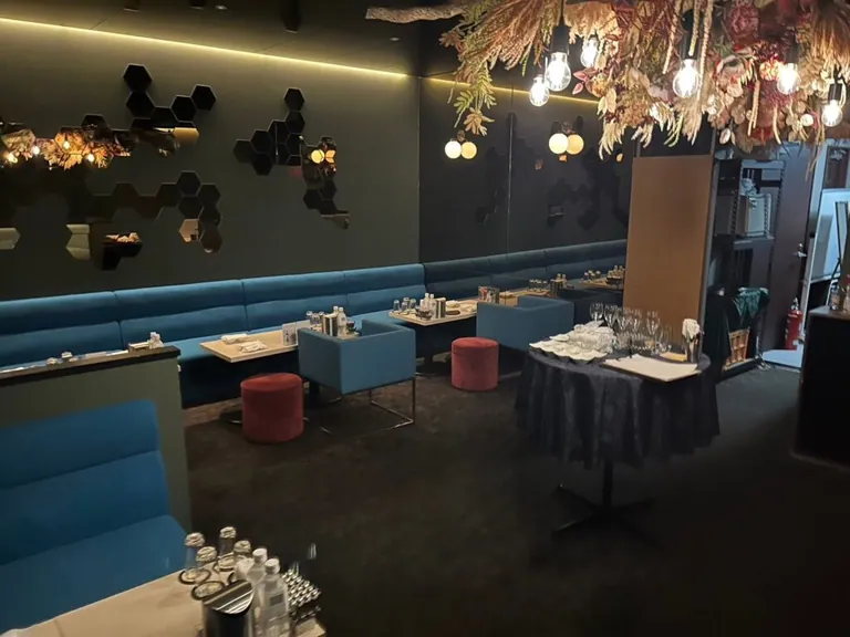 プリズムの店内