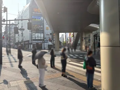 プロムドットへの道順 4／12：五差路に出たら、横断歩道を渡り「西放射線ユーロード」を進みます。