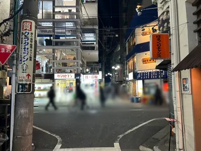 エムズ （M’s）への道順 5／6：一つ目の十字路を超えて直進します。