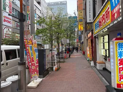 アバターへの道順 5／6：二つ目の十字路を右折します。