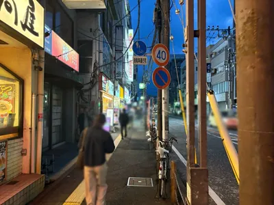 リベルタへの道順 4／5：二つ目の横断歩道を渡って右折します。