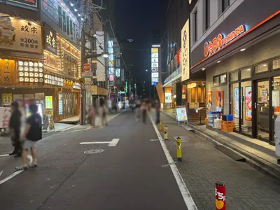 シエルへの道順 5／6：左手二つ目の路地も越えて直進。