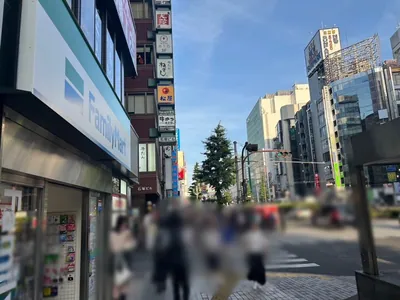 グレへの道順 6／13：左手の一つ目の路地を越えます。