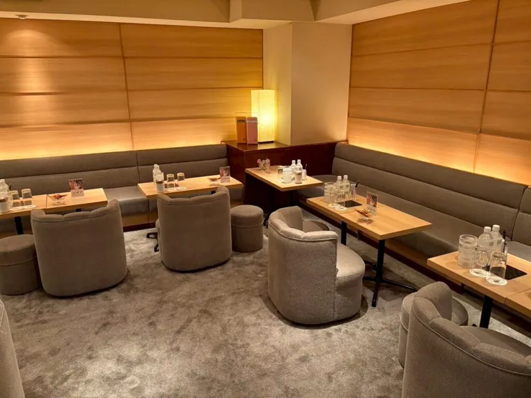 オムラウンジの店内