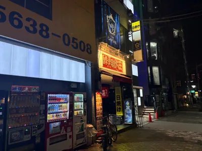 カポネへの道順 9／9：横断歩道を渡り右折すると、すぐ左手に錦糸町カポネの入る「島田ビル」があります。
