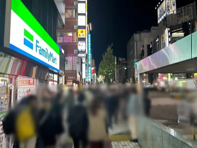 セレネへの道順 6／10：一つ目の路地を超えて直進を続けます。