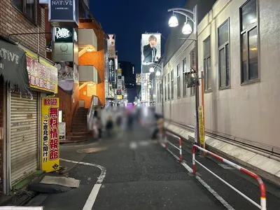 リオへの道順 9／12：二つ目のＴ字路も超えて直進します。