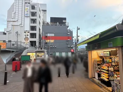 ララァへの道順 3／8：左手路地を左折します。