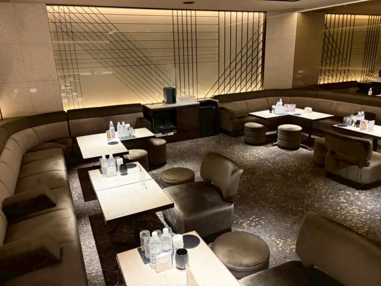 月ノ湊 （ツキノソウ）の店内