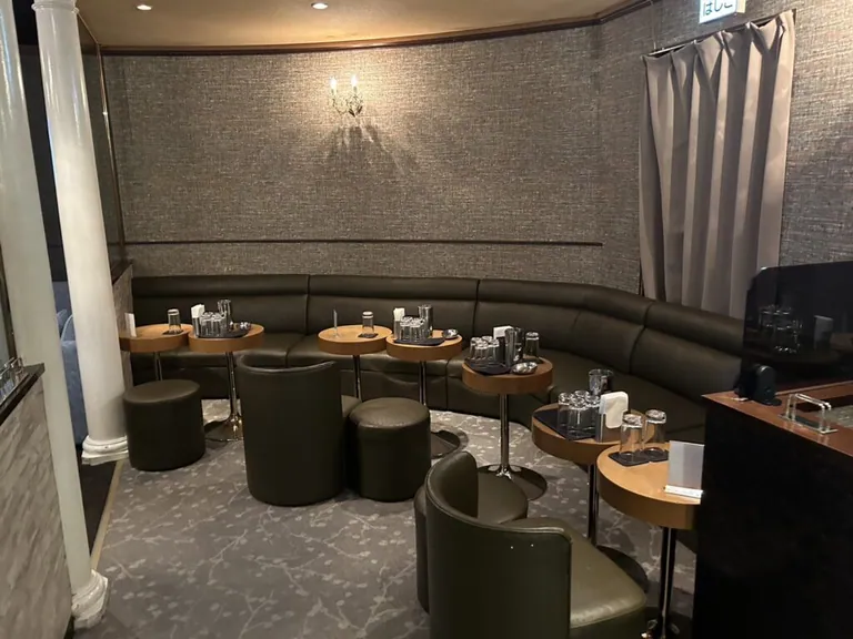 ワイの店内