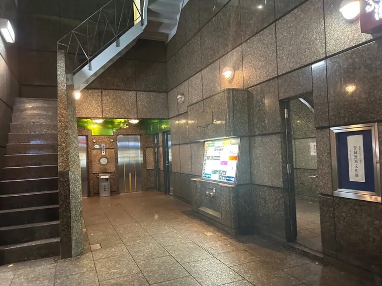 和花 （ワカ）の店内