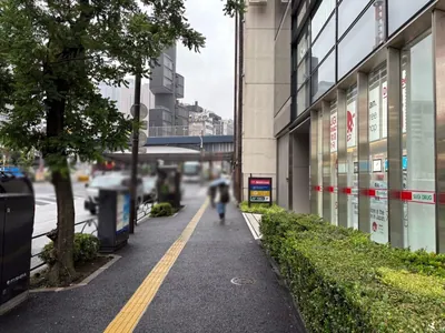 水滴 （シズク）への道順 2／10：道路を左手に直進します。