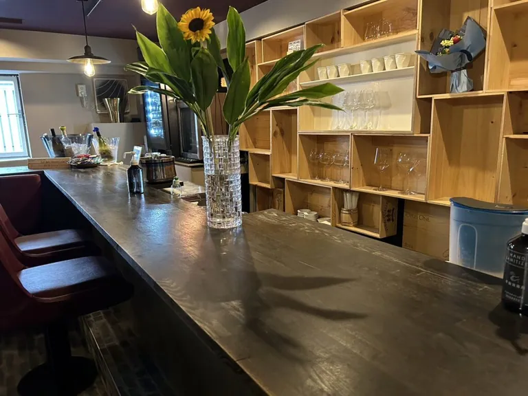 烏森 ワイナリーの店内