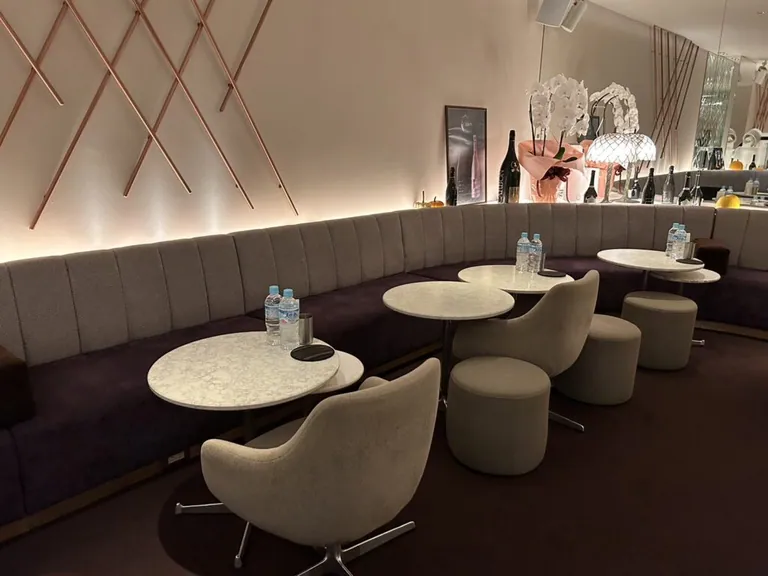 パルテノンの店内