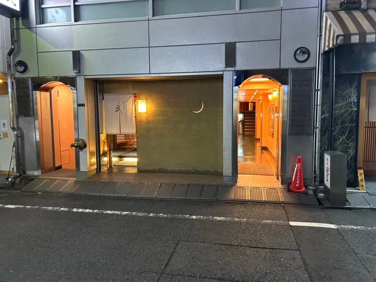 ヒルコレスナックの店内