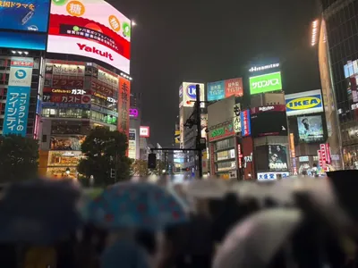 マカロンへの道順 3／8：スクランブル交差点を道玄坂方面に渡ります。