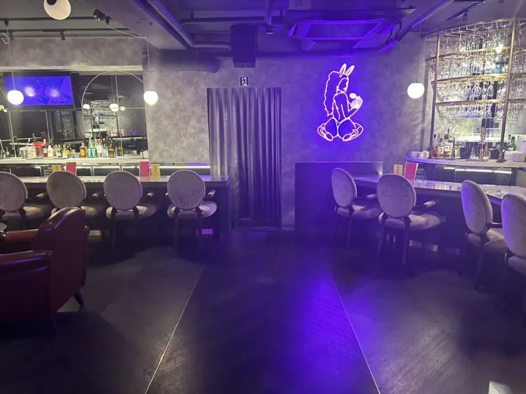 B4 （ビーフォー）の店内