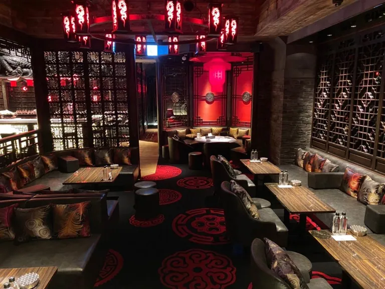 ドラゴンクラブの店内