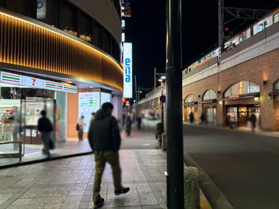 吉祥寺　レオンへの道順 4／8：道路を右手にして直進します。