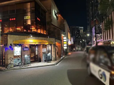 メイドルへの道順 7／8：十字路を越えて更に直進します。