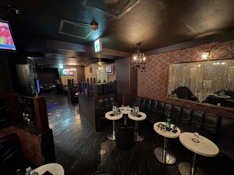 クラウンの店内