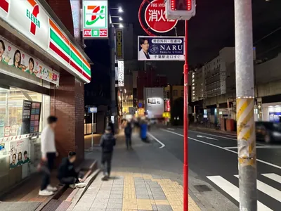 プレグナントへの道順 12／15：二つ目の左手路地を左折します。