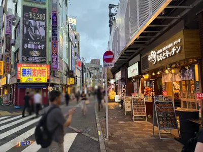 エース （美熟女A 神田駅西口駅前店）への道順 3／4：線路を右手に進みます。