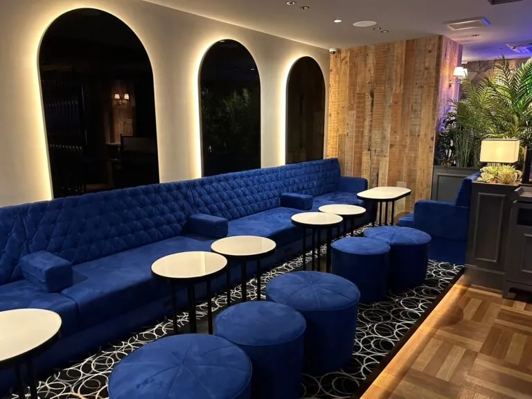 ミーツバーの店内