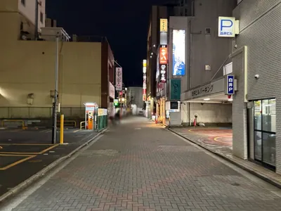 ベルエ （Girl’s Bar &Darts Belle）への道順 9／10：右折後、直進します。