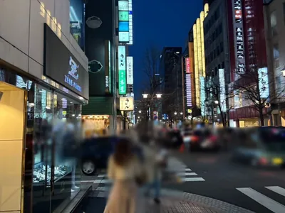 オネスティへの道順 9／11：左手路地を越えて直進を続けます。