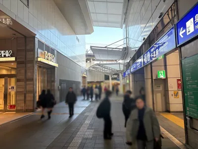 ネバーランドへの道順 2／10：駅を背にして左手に進みます。