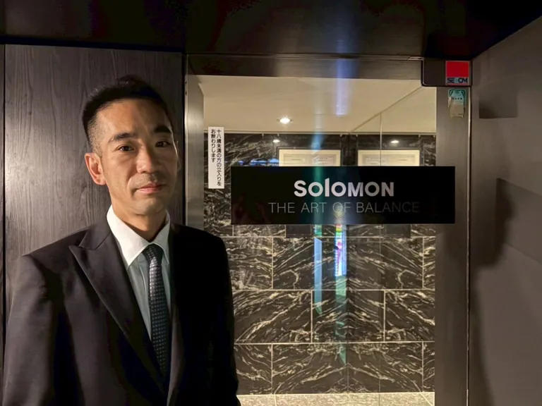 ソロモンの店内