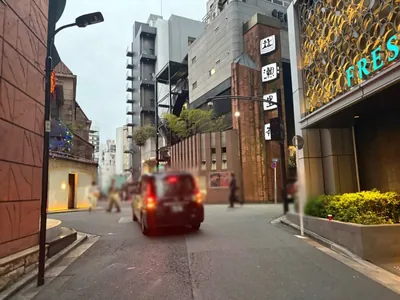 チックへの道順 5／6：十字路に出たら左折します。