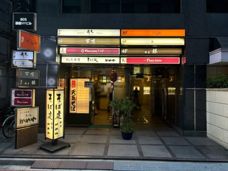 JJ （ジェイジェイ）の店内
