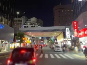 まほら (マホラ）への道順 3／11：十字路を越えて直進を続けます。
