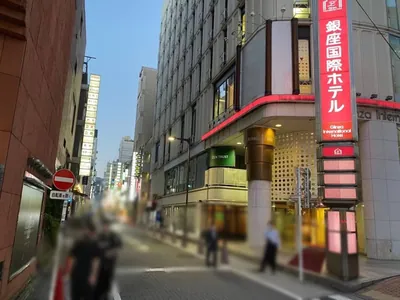 キャロットへの道順 5／7：左手の一つ目の路地を左折します。