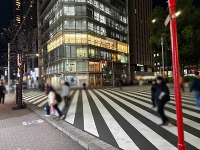 ラグゼへの道順 7／8：千葉中央駅のロータリーを渡って左折します。