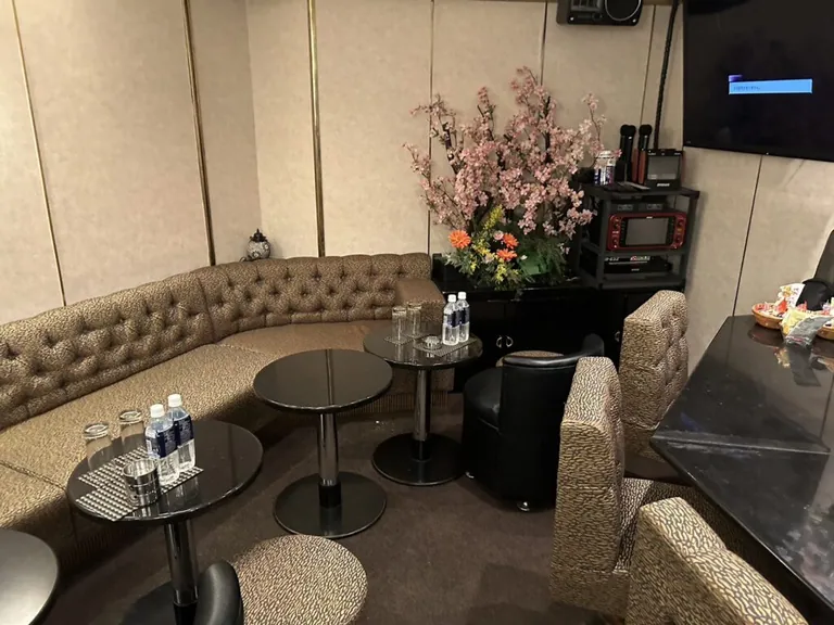 夕やけ小やけの店内