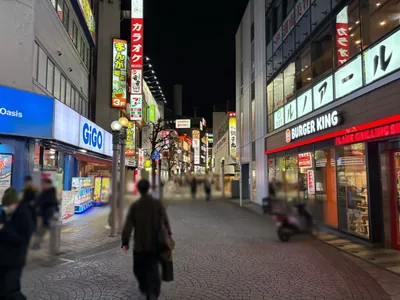 プレグナントへの道順 6／15：五差路まで直進します。