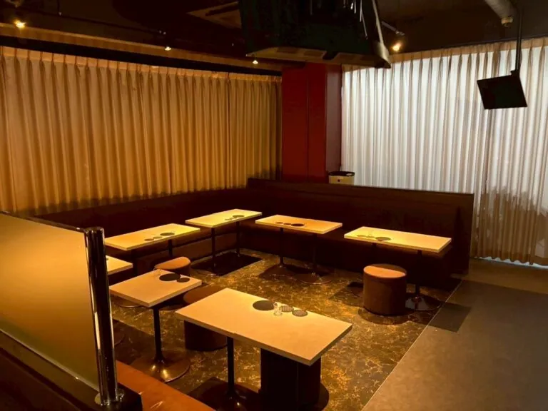 三鷹 アークの店内