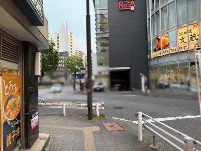 シャンクスへの道順 13／16：ロータリーに出たら左折します。