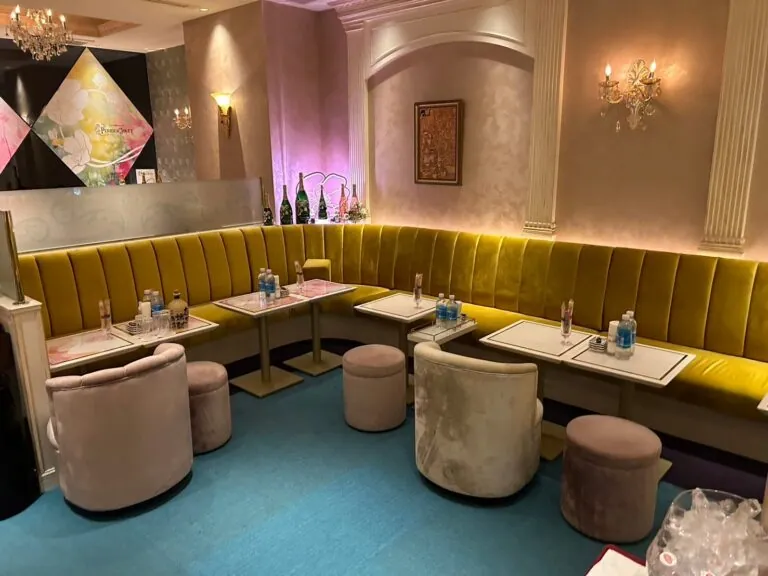ロドピスの店内