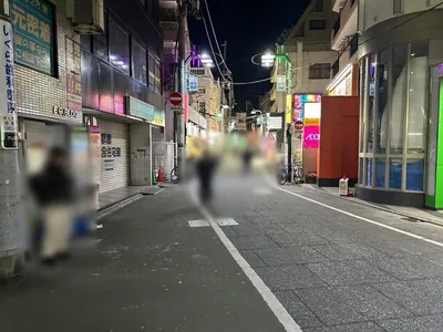大山　ディアナへの道順 2／5：駅を背中にして左へ歩きます。