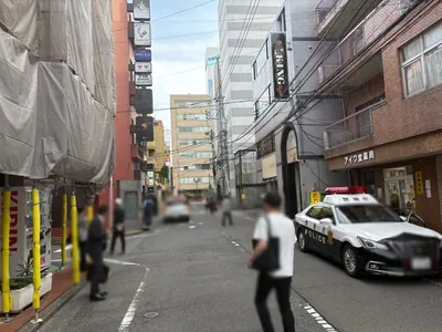 エースへの道順 10／11：左手の二つ目の路地も越えて直進をします。