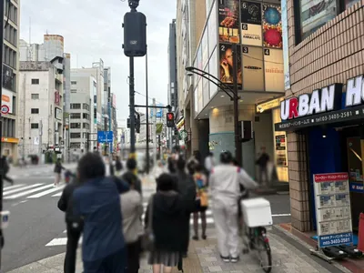 703 （ナナマルサン）への道順 4／5：右手路地を右折します。