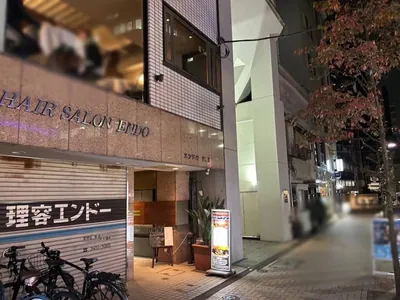 華遊城 （カユウジョウ）への道順 7／7：50メートルほど歩くと左手に麻布十番華遊城/カユウジョウの入るビルがあります。