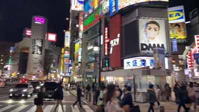 J クラブ（ジェイクラブ）への道順 2／4：大盛堂書店を正面に見て左脇の道を109方面へ歩きます。
