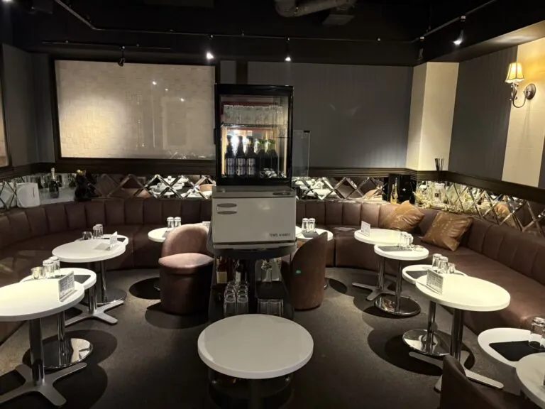 コンラッドの店内